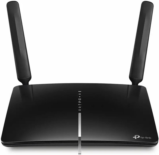 Zwarte TP-Link 4G+ router met twee antennes en LED-indicatoren.