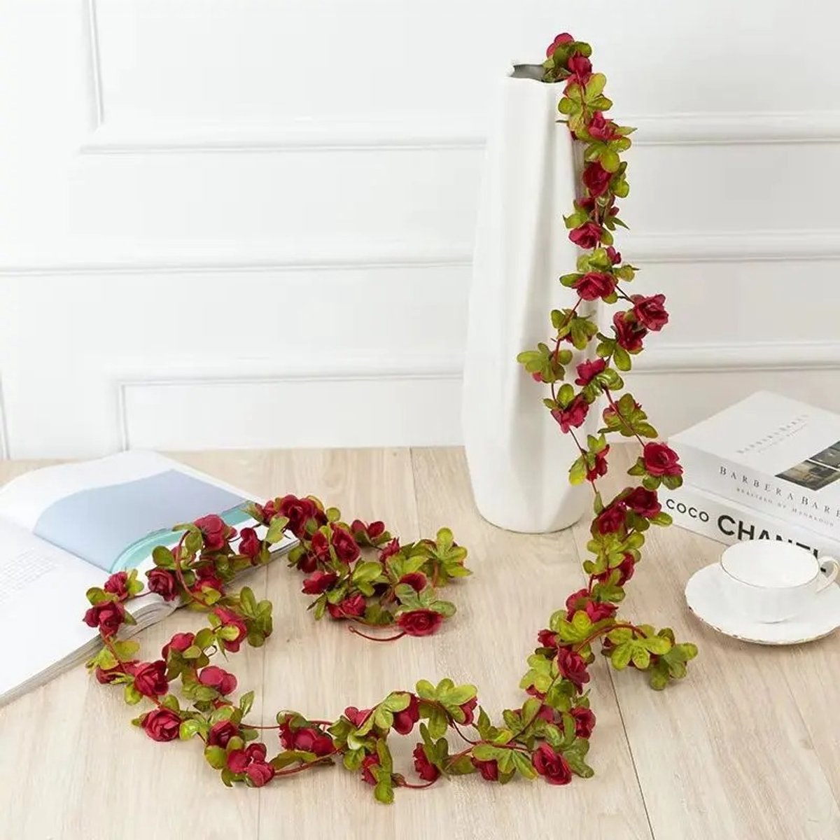 Kasey Kunstbloemen Rode Rozen Slinger 250 cm - Nepbloemen Decoratie - Valentijn, Interieur & Fiets - Kasey Rood