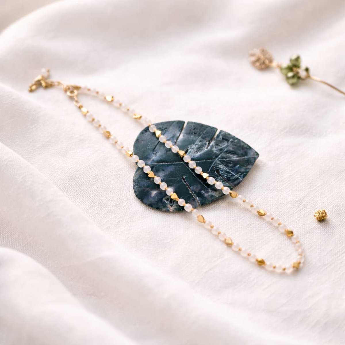 Équilibre – Witte Jade & Hematiet Ketting