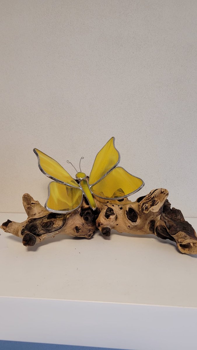 Tiffany herinneringsvlinder - glas in lood Geel decoratie vlinder 8x10x13 cm hout diverse afmetingen gedachtenis vlinder