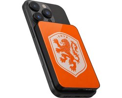 Selencia Powerbank 5.000 mAh geschikt voor MagSafe – Official Licensee KNVB Nederlands Elftal – Draadloze Powerbank – Oranje Leeuw (WK Voetbal)