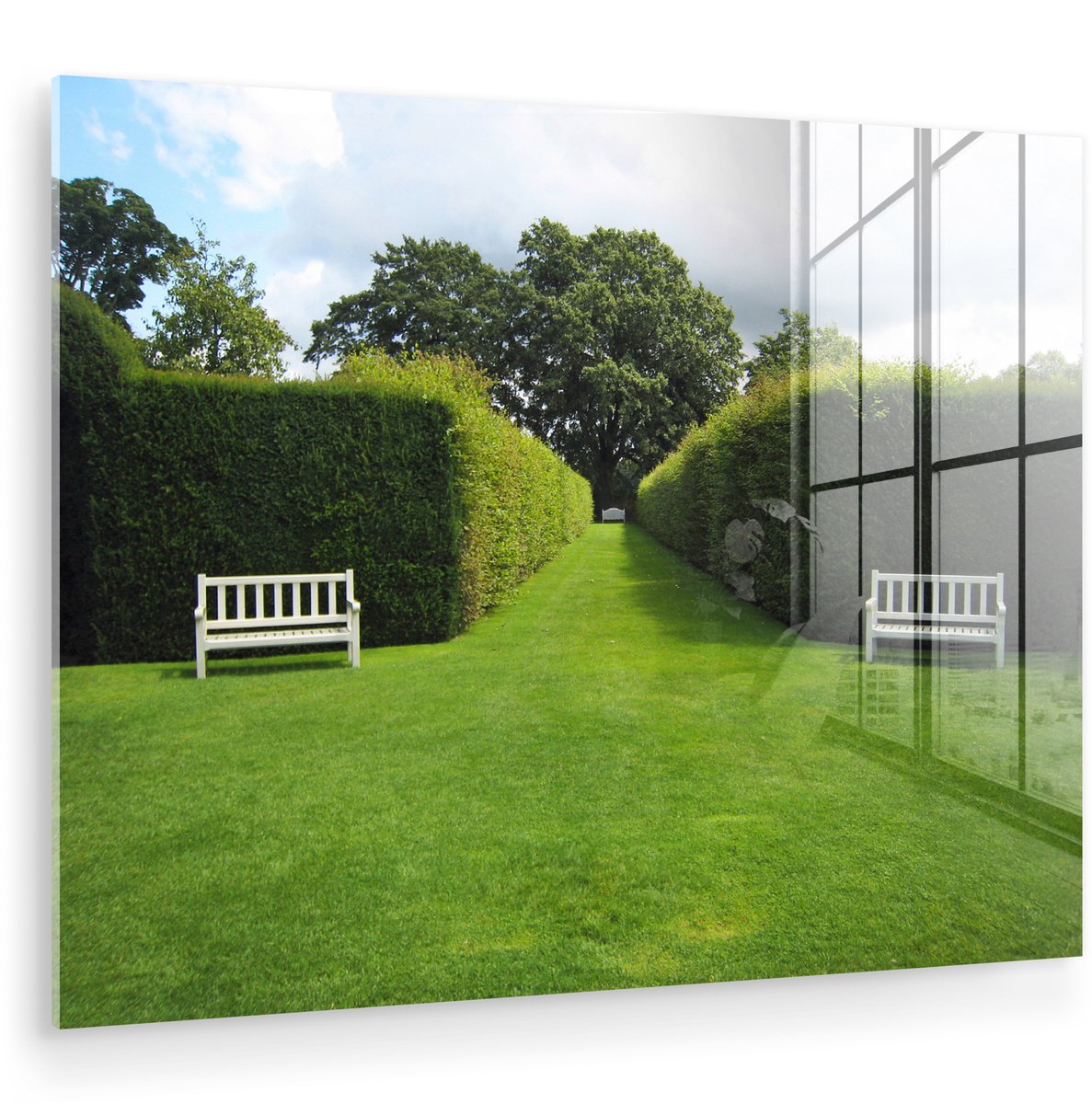 ® Glasschilderij 80x60 cm - Schilderij acrylglas - Tuin met heggen en tuinbanken - Foto op glas - Muurdecoratie woonkamer - Wanddecoratie slaapkamer - Schilderijen