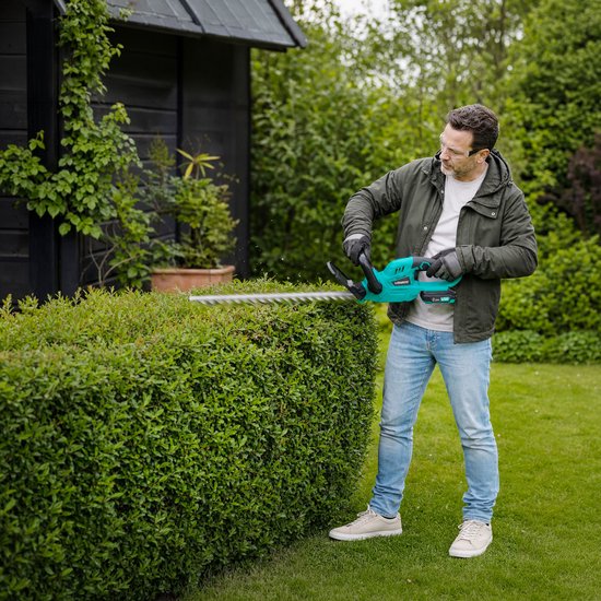 Taille-Haie Sans Fil VONROC 20V - Longueur d'épée 520mm - Largeur de coupe 14mm - Hors TVA Batterie et chargeur rapide