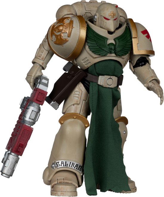 Figurine d'action Sternguard Veteran en armure beige avec cape verte et fusil rouge.