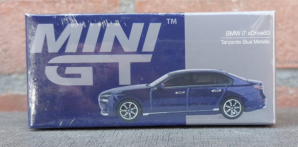 MiniGT 1/64 2022 BMW I7 Xdrive60, tanzanite blue metalic nr 1111