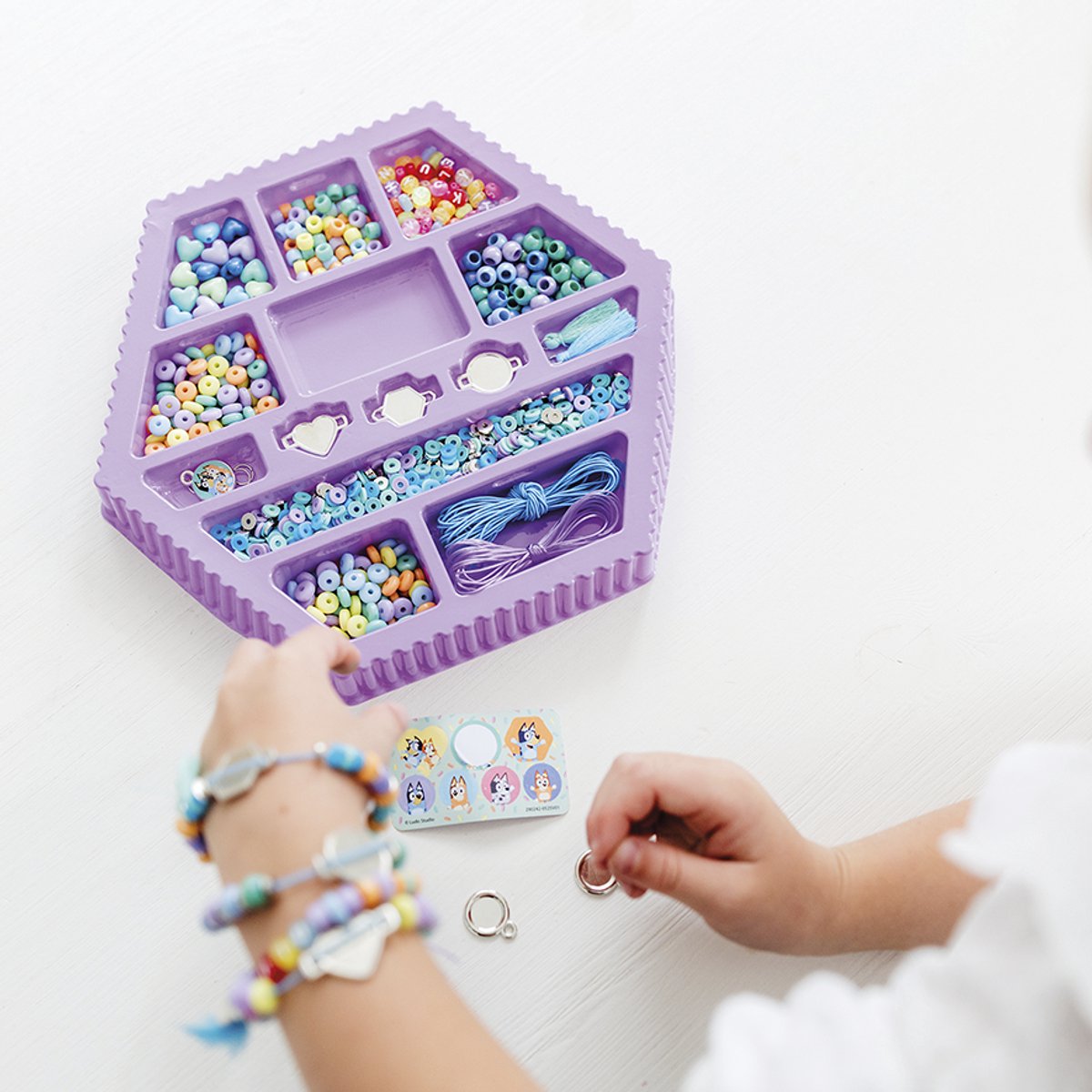Gabby's Poppenhuis Totum kralen set 1500 delig | armbandjes maken speelgoed meisjes vanaf 3 jaar | knutselset sieraden maken creatief speelgoed Gabby's Dollhouse cadeau tip — afbeelding 8