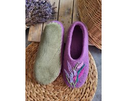 Handmade wool slippers, felted wool slippers, funny gift, home shoes from wool, wol sloffen, lavender with embroidery