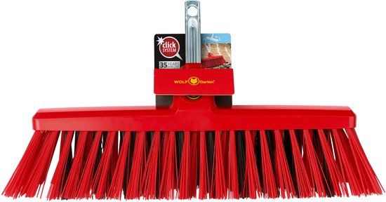 WOLF Garten straatbezem met rode borstels en een rood handvat. Met "click system" logo.
