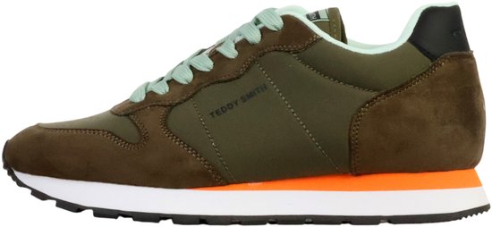 Groene sneaker met mintgroene veters en een oranje accent op de witte zool. Teddy Smith logo op de zijkant.