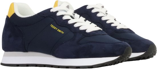 Paar blauwe Teddy Smith sneakers, schuin geplaatst met witte veters.