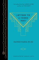 Boek kaft met de titel 'Letters to a Young Poet' in gele letters op een blauwe achtergrond. Introductie door Lewis Hyde, auteur Rainer Maria Rilke.