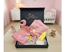 Luxe gepersonaliseerde kraamcadeaus voor meisje 7 stuks - Hawsaz.nl cadeau - Babygeschenksets - Geboortecadeau - babyshower - Babyset - Baby knuffeldoekje - Babykado - Baby geschenk - baby speelgoed - Babyverzorging - Badcape - Zwitsal