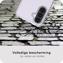 Doorzichtige FlexImpact Case die een Samsung Galaxy A27 beschermt tegen vallen op een stenen ondergrond.