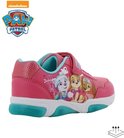 Roze sneaker met klittenbandsluiting, Paw Patrol print en lichtjes in de zolen.