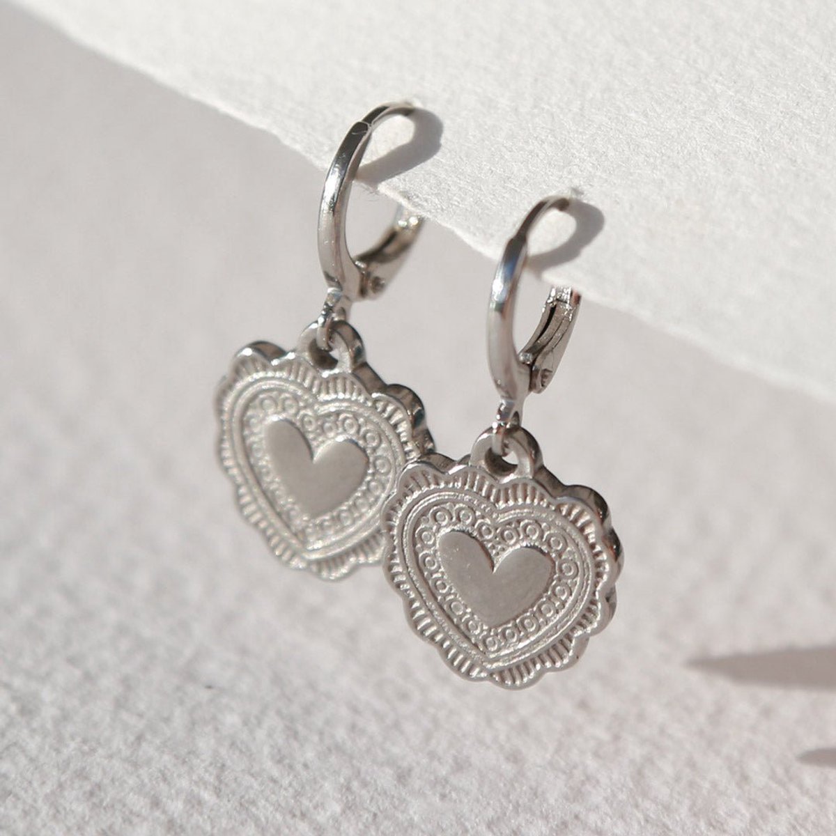 Zilverkleurige oorbellen - Hartje - Dames - Stainless steel - Oorhangers - Elegant - Tijdloos