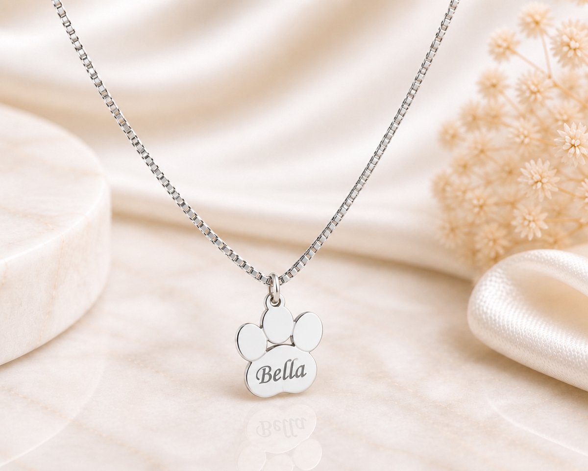 Ketting Puck Zilver gepersonaliseerd sieraad met naam van huisdier gegraveerd, leuk persoonlijk cadeau voor moeder, vrouw of vriendin.
