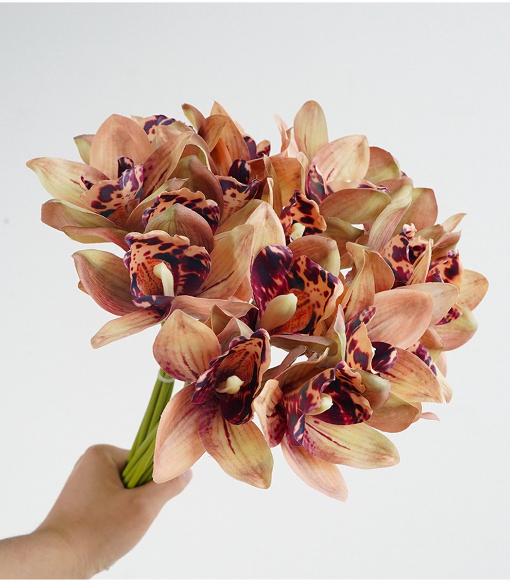 Zijden Boeket Cymbidium orchideeënboeket – 39 cm hoog – 18 stelen - doe-het-zelf boeket – DIY – alle kunstbloemen los geleverd – Lente – multi color – Kunstbloemen - nep bloemen - nepbloemen - kunstplanten Bruin