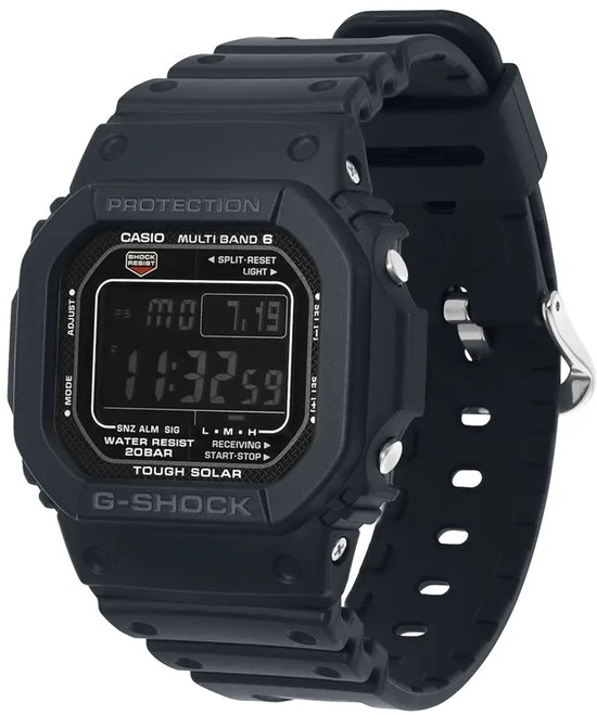 Zwarte Casio G-Shock met digitaal display en robuuste band.