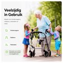 Een oudere vrouw met een rollator en twee kinderen bij een kinderwagen in een park.