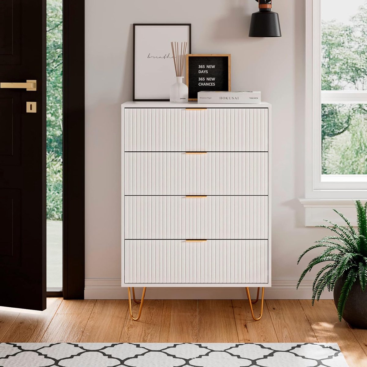Titel (SEO-geoptimaliseerd): Ladekast 4 Laden 60x34x91 cm – Zwarte Moderne Opbergkast met Strepen Design, Metalen Poten en Gouden Handgrepen voor Slaapkamer, Woonkamer en Hal – Compacte Dressoir Kast – Urbanhome