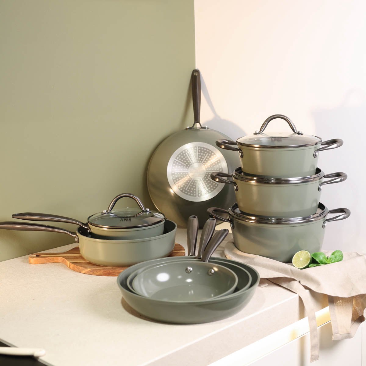 Cook & Pan - Dark Olive Koekenpan 24 cm - PFAS vrij - Inductie Keramisch - Non stick - 7 jaar garantie - Dark Olive