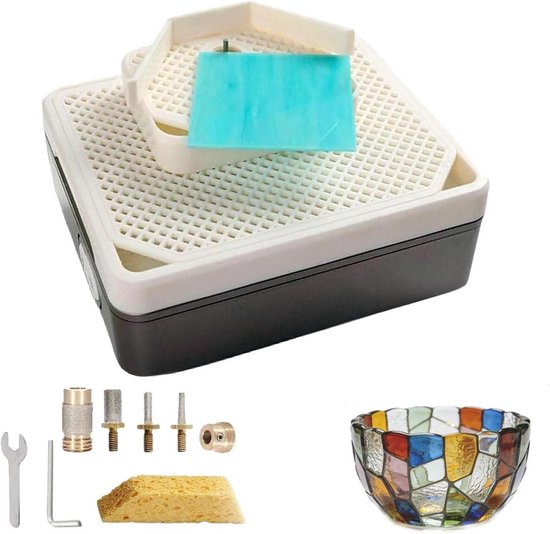Glas slijpmachine met accessoires en kleurrijke glasmozaïek kom.