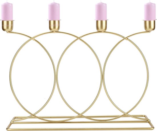 Foto: Prachtige metalen kandelaar voor nordic candle holder bruiloftstafel sfeervolle bruiloft decoratie