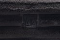 Een label met 'Designed by Lotte' op een donkergrijs, zacht hondenbed met ribbelstof.
