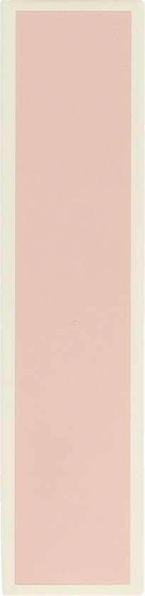 Boîte rose pâle avec bordure crème, peut-être pour le parfum Calvin Klein Eternity Moment.