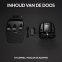 Inhoud van de doos: zwart racestuur, pedalen en stroomadapter op een donkere achtergrond.