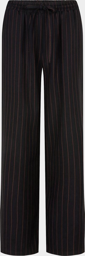 Zwarte broek met krijtstreep en koordceintuur.