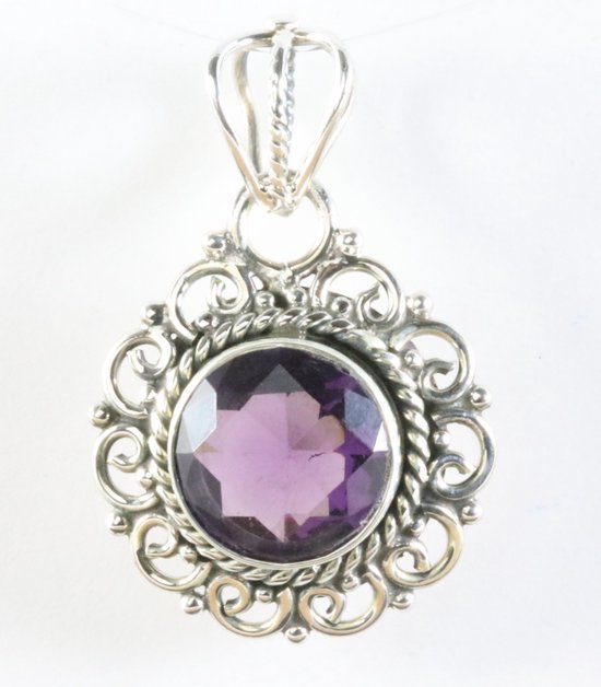Pendentif rond en argent ajouré avec améthyste