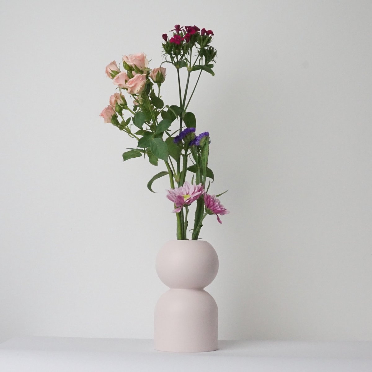 LEMON LILY Houten Vaas 'Low' – Roze – Ø 8,5 × 14 cm – Inclusief Glazen Buisje – Handgemaakt Design vaas