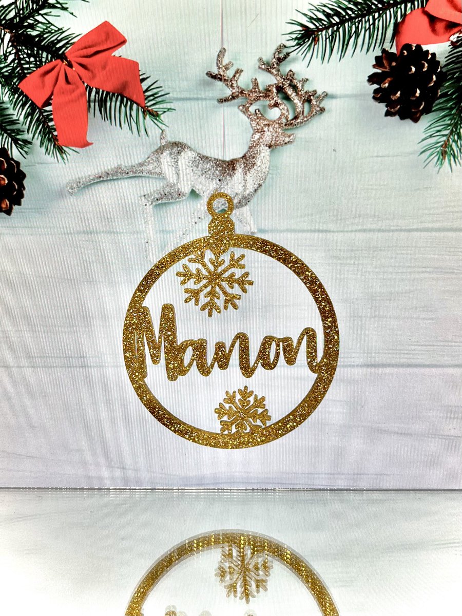 Kerstbal met naam - Kerstversiering met naam - gegraveerde kerstbal - Gepersonaliseerde kerstbal - kerst ornament met naam - lasergesneden kerstbal - gegraveerde kerstbal - uniek kerstcadeau - kerstkado - lasergegraveerde kerstbal - kerstbal