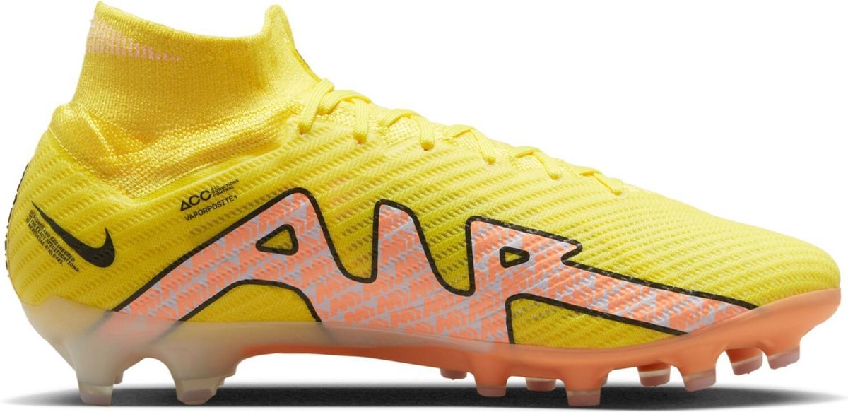 Nike Air Zoom Mercurial Superfly AG-PRO Lucent Pack in felgeel met zwarte en oranje details, maat 42.