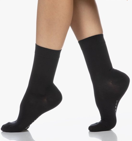 Zwarte Falke sokken, maat 39-42.