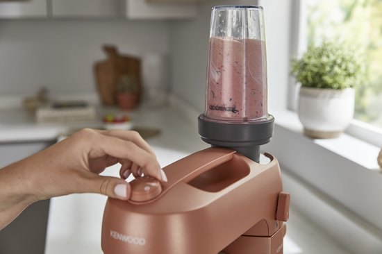 Robot culinaire Kenwood GO KZM35.000RD - Rose - Bol mélangeur 4L - Poignée pour un déplacement facile - Robot culinaire compact - Ranger dans un placard ou un tiroir de cuisine - [pièce collection GO]