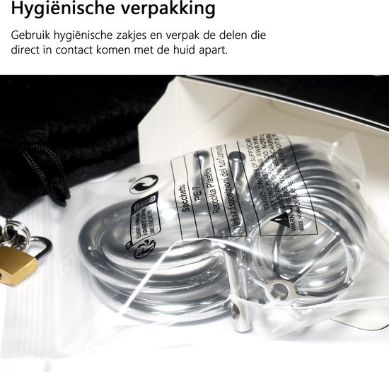 Hygiënische verpakking van de kuisheidskooi in een plastic zak met een zwart fluwelen zakje en een messing slotje.