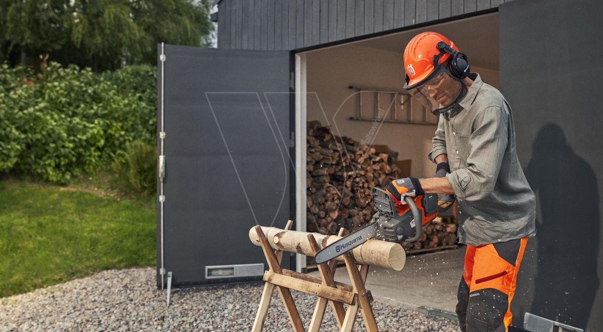 Husqvarna 225i Battery Chainsaw