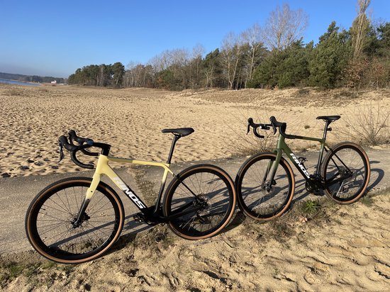 Rinos Sandman 7 Gravel Bike - carbonframe,, GRX 820 24 versnellingen, hydraulische schijfremmen, lichtgewicht, allround fiets voor elk terrein, Zwart Groen 54 van Rinos — afbeelding 4