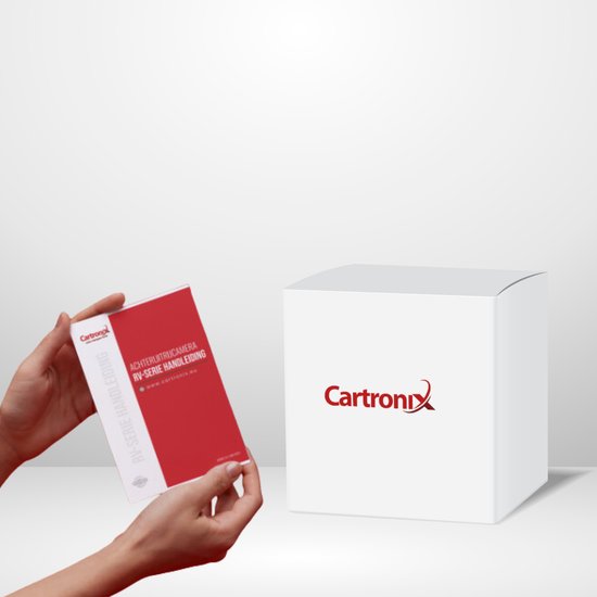 Handen houden een rode en witte handleiding vast voor een RV-serie achteruitrijcamera naast een witte doos met Cartronix logo.