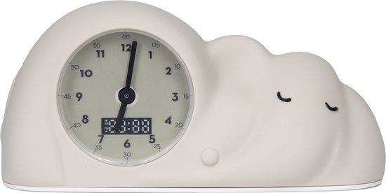 Lichte grijze slaaptrainer in wolk design, met analoge klok, digitale tijd en slapende ogen.