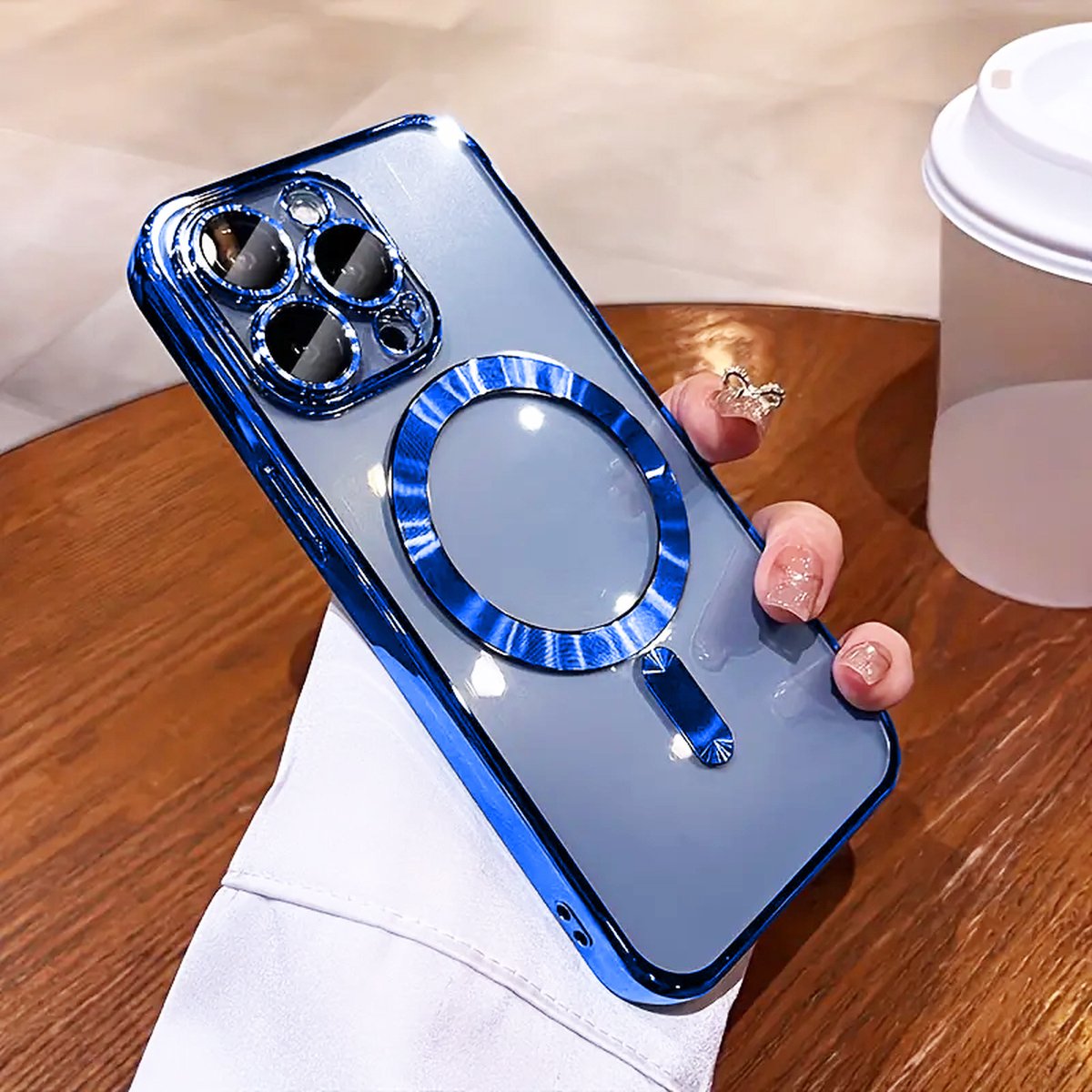 Luxe MagSafe Hoesje voor iPhone 14 – Siliconen met Camera Bescherming en Hoogglans Design - Blauw