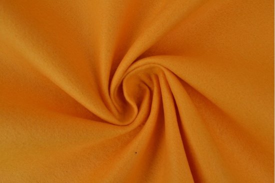 Okergeel vilt stof in een gedraaide swirl