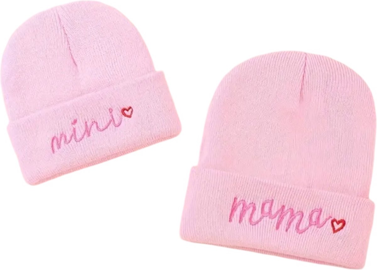 Ultiluxe® Zachte mama en mini muts - Roze - Schattige winter set voor moeder en kind - Roze geborduurd - Winterset voor volwassenen en kleine kinderen - Warme winter beanie - Moeders en meisjes - Wintersetje