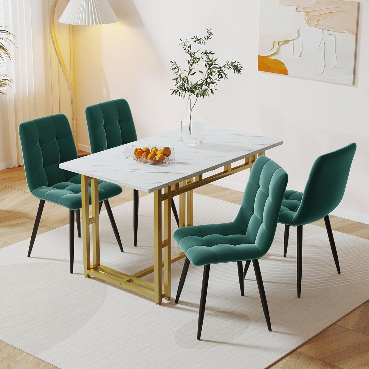 Moderne witte eetkamerset met 4 fluwelen stoelen en gouden poten - 120 x 70 cm