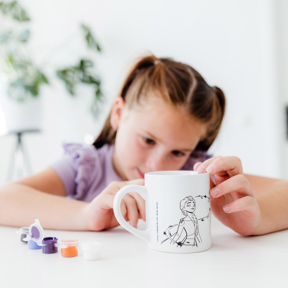 Disney Frozen mok beschilderen inkleur beker Totum speelgoed meisjes - wit keramiek incl. verfstrip en penseeltje - cadeautip knutselen — afbeelding 2
