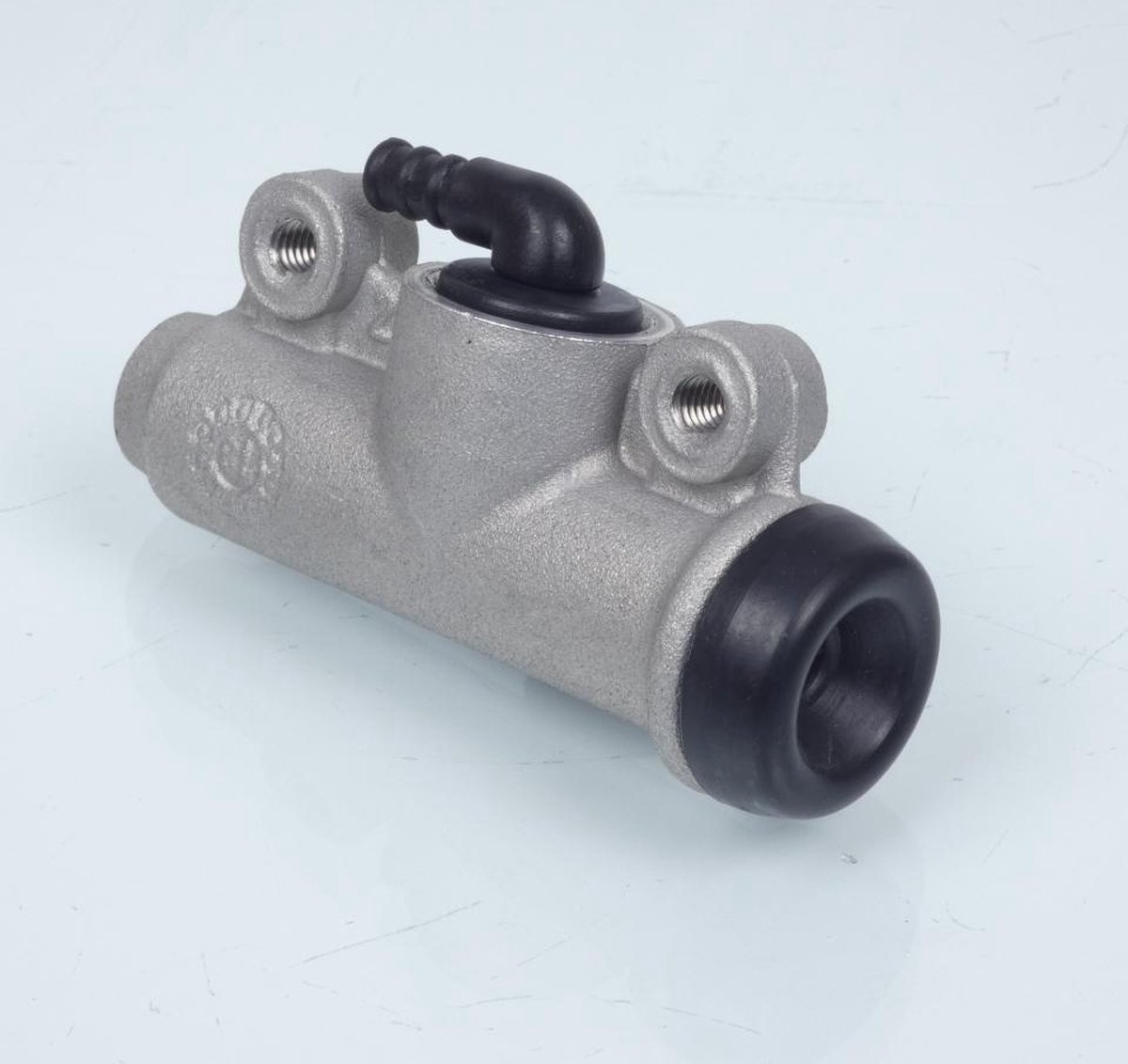 ajp hoofdremcilinder achterrem voor derbi 125 senda sm 4t 2004 t/m 2006 nieuw