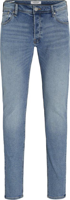 Lichtblauwe skinny jeans, van voren gezien, met ritssluiting en knoop.