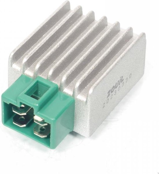 Régulateur de tension argenté avec bloc connecteur en plastique vert, quatre broches métalliques. Texte : Zoul 20230330